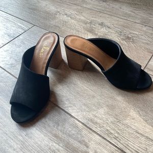Lulus open toed mule in black
